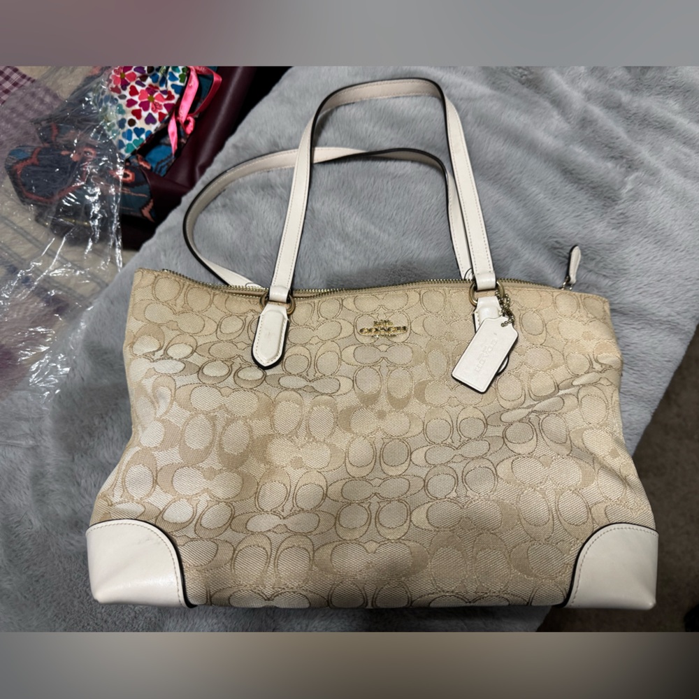 EUC Coach Beige and Cream Signature Tote Shoulder Bag